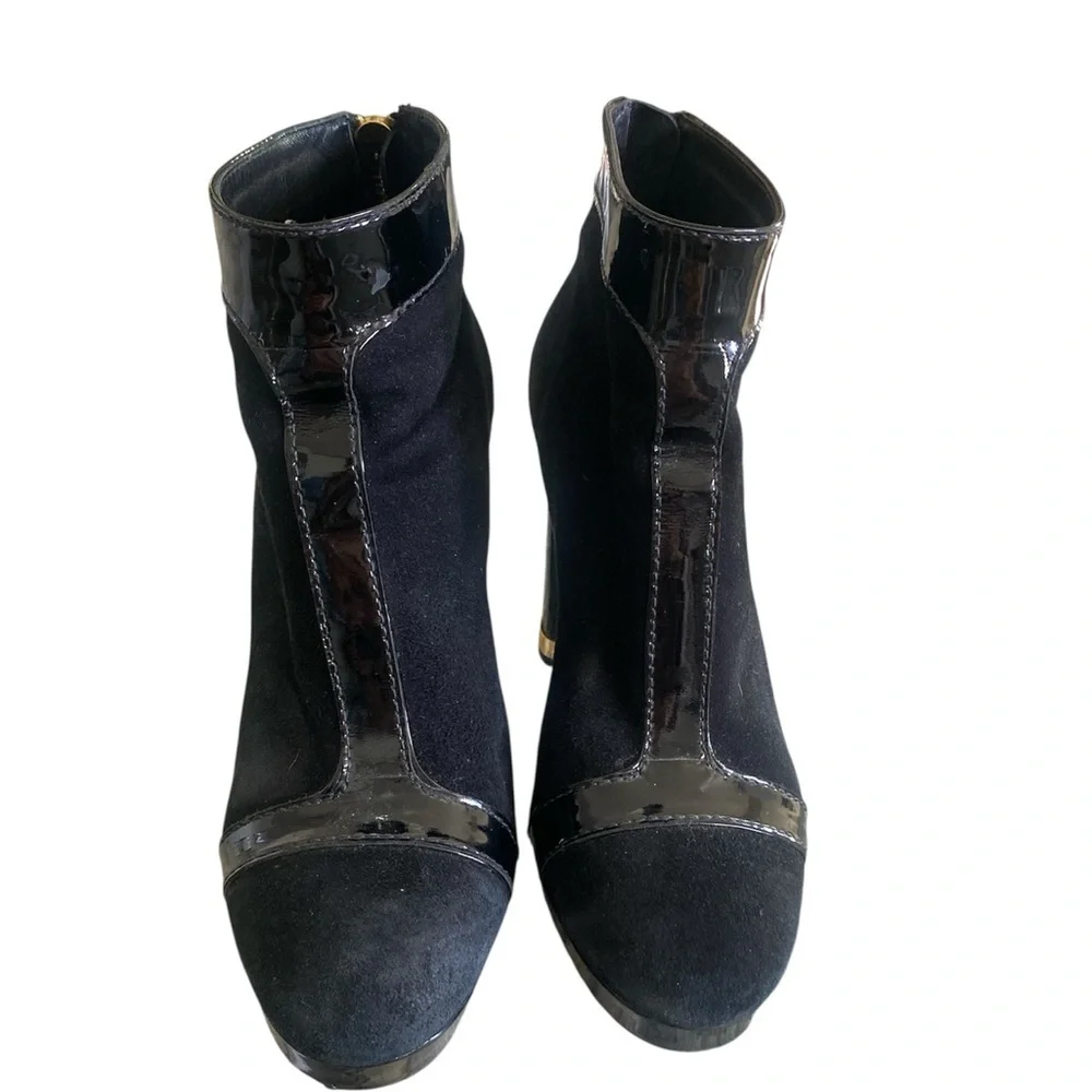 Tory Burch Suede & Patent Leather Heeled Booties – Size 7